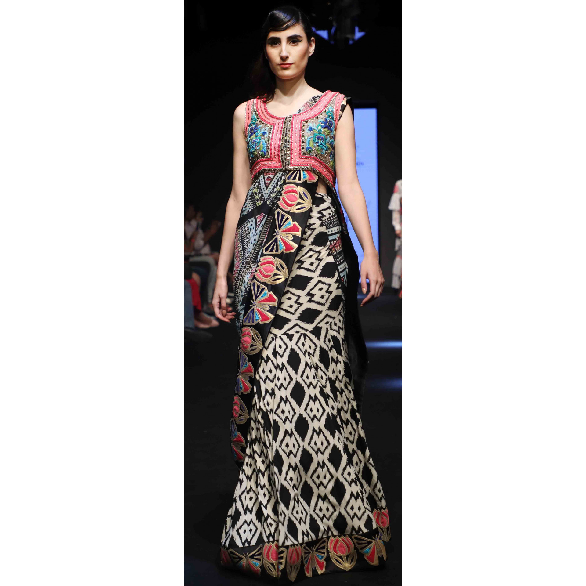 Download Butterfly Border Kalidaar Saree With A 3d Embroidered Shrug Vclusive